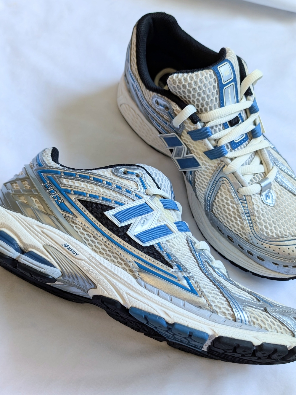 New Balance Mens 9 Sneakers Shoes Women's 10.5 Silver Metallic Blue Agate